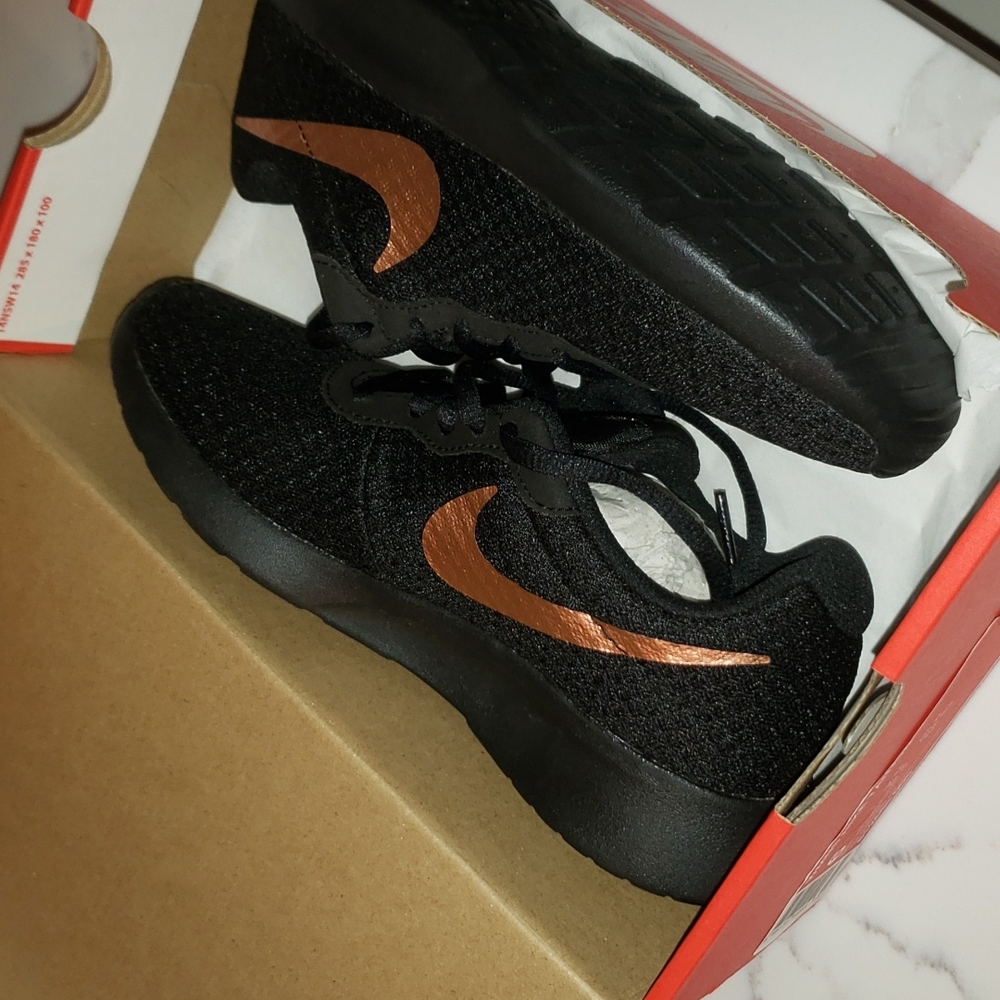 Womens Nike Tanjun Sneakers